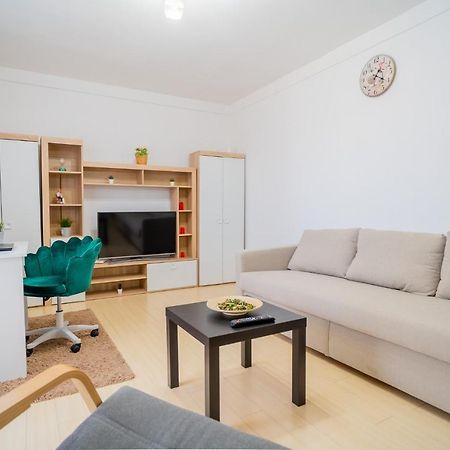 Serene 1Br Apartment With Workspace Boekarest Buitenkant foto