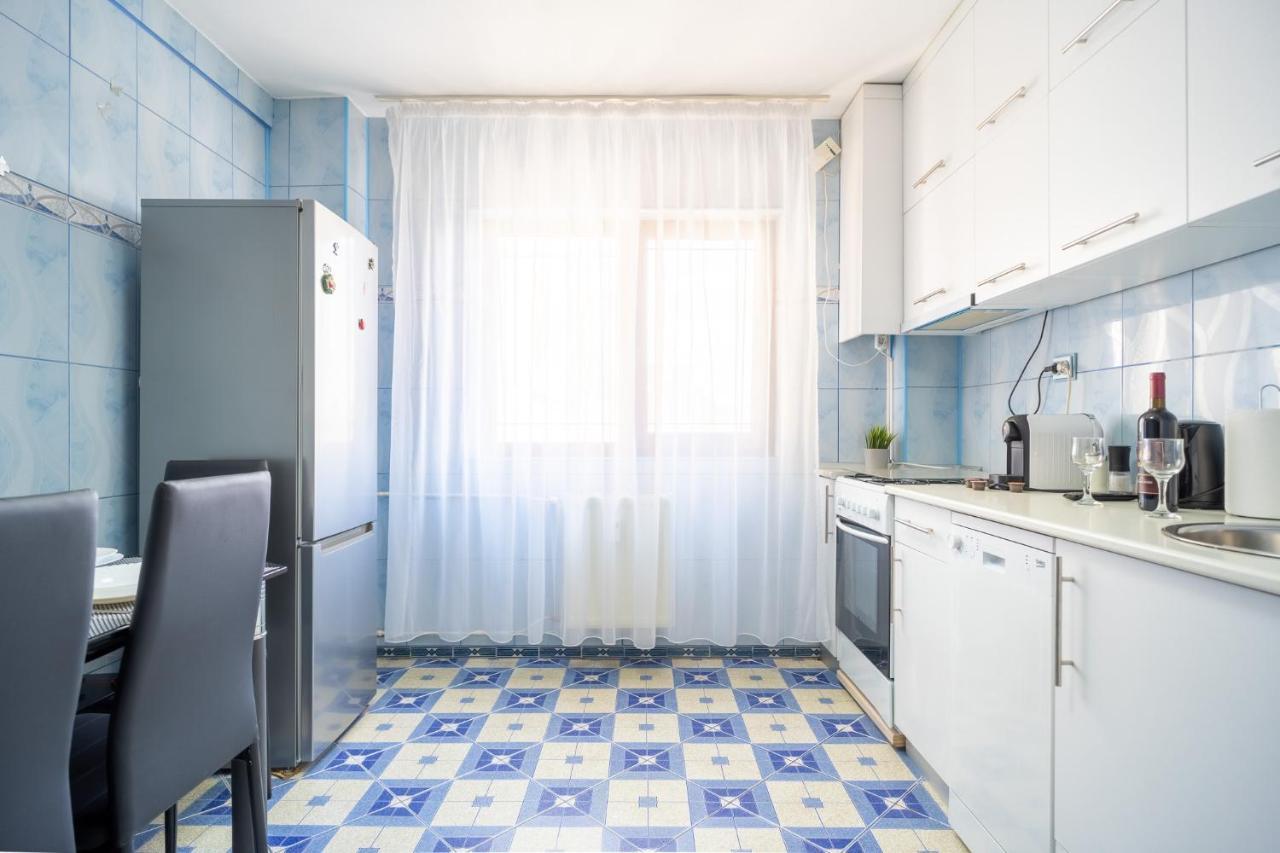 Serene 1Br Apartment With Workspace Boekarest Buitenkant foto